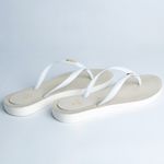Chinelo de Dedo Branco Flop Palmilha Dourada