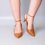 Slingback em Couro Salto Fino Caramelo