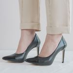 Scarpin Preto Salto Fino em Couro