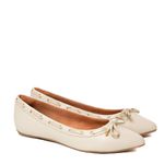 Sapatilha Confort Off White em Couro Bico Fino