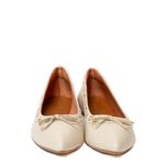 Sapatilha Confort Off White em Couro Bico Fino