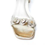 Sandália Dourada Salto Bloco Flores Couro