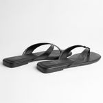 Sandália Rasteira Preta Ajustável em Couro