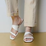 Sandália Rasteira Off White Couro