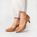 Scarpin Confort Salto Fino Mel em Couro Clarice