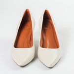 Scarpin Confort Salto Fino Off White em Couro Clarice