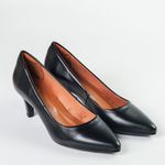 Scarpin Confort Salto Fino Preto em Couro Clarice