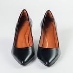 Scarpin Confort Salto Fino Preto em Couro Clarice