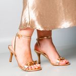 Sandália Dourada Salto Fino Bia Couro