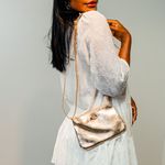 Bolsa Tiracolo Dourada Couro