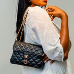 Bolsa Tiracolo Preta Couro Matelassê Média Tati