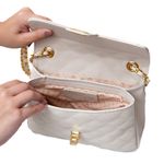 Bolsa Tiracolo Off White Couro Matelassê Média Tati