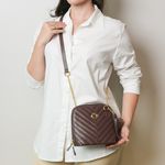 Bolsa Tiracolo Marrom Matelassê Couro Pequena