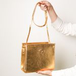 Bolsa Tiracolo Dourada Em Couro 