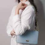 Bolsa Tiracolo Azul Candy em Couro Spikes Pequena