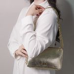 Bolsa Tiracolo Dourada em Couro Spikes Pequena