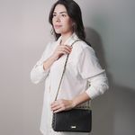 Bolsa Tiracolo Preta em Couro Spikes Pequena
