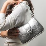 Bolsa Tiracolo Prata em Couro Pequena Mari