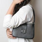 Bolsa Tiracolo Preta em Couro Pequena Mari