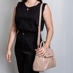 Bolsa de Mão Bege em Couro com Alça Tiracolo Média