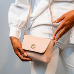 Bolsa Tiracolo Bege Em Couro Pequena
