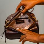 Bolsa Tiracolo Marrom Couro Mikaele