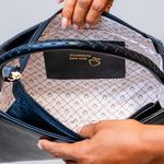 Bolsa Tote Preta Couro Alça Transversal Removível Média