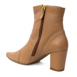 Bota Feminina Mel Couro Beatriz Cano Curto