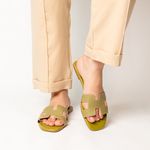 Sandália Rasteira Verde Pistache Hellen Couro