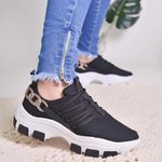 Tênis Preto com Corrente