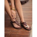 Rasteira Café com Detalhe Metalizado no Dedão