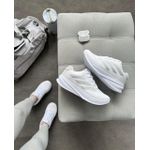 Tênis Esportivo Branco Clean com Detalhes Prata