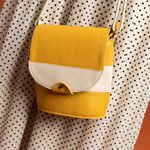 Bolsa RetrÔ - LEVEZA - Mostarda E Off White