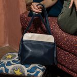 Bolsa RetrÔ - Marinho e Off Whiite - LIBERDADE