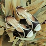 Sandália Peep Toe RetrÔ - Preta e Off White - ITAIM