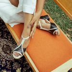 Sandália Peep Toe RetrÔ - Preta e Off White - ITAIM