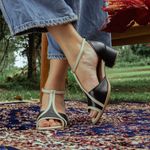 Sandália Peep Toe RetrÔ - Preta e Off White - ITAIM