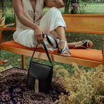 Sandália Peep Toe RetrÔ - Preta e Off White - ITAIM