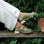 Sandália Rasteira - Sálvia - VERSO