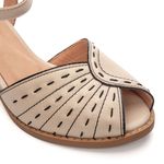 Peep Toe RetrÔ - Off White e Preta - TRAÇOS