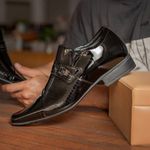Sapato Social Jota Pe Altura +6,5cm Couro Verniz Preto Preto