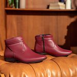 Bota Feminina Cano Curto Flat Cecília Em Couro Bordô 