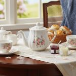 Bule de Chá Relevo Vó Dulce Cerâmica Scalla