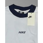 Camiseta Nike Oversized Perfumada - Branca com a Gola e Logo Azul Marinho