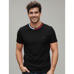 Camiseta Tommy Hilfiger Gola Diferenciada - Preta