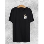 Camiseta Preta Estampa Frente Cachorro Pug no Bolso Pug Pocket