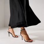 SANDALIA TIRAS FINAS COM DETALHE METAL LB - PRETA