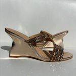 TAMANCO DOURADO COM TIRAS DE CRISTAIS