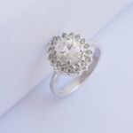 Anel Oval com Zircônias nas Laterais Prata 925