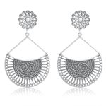 Brinco Estilo Indiano Flor com Detalhes Vazados em Prata 925